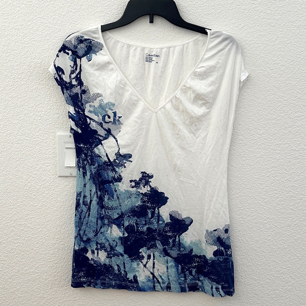 Calvin Klein Women's V-Neck Unique Print T-Shirt Top (XS)